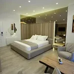 Reign מלון 4*